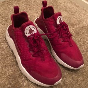Maroon/red Nike Air Huarache